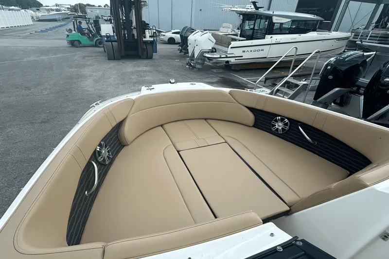 Slide: The Image of Sea Ray 230 SPX-OB 2022 - 26