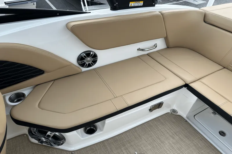 Slide: The Image of Sea Ray 230 SPX-OB 2022 - 28