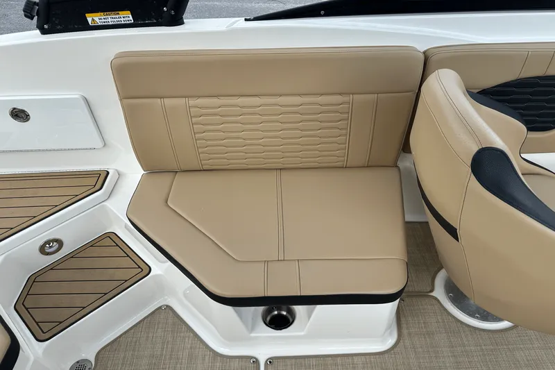 Slide: The Image of Sea Ray 230 SPX-OB 2022 - 29