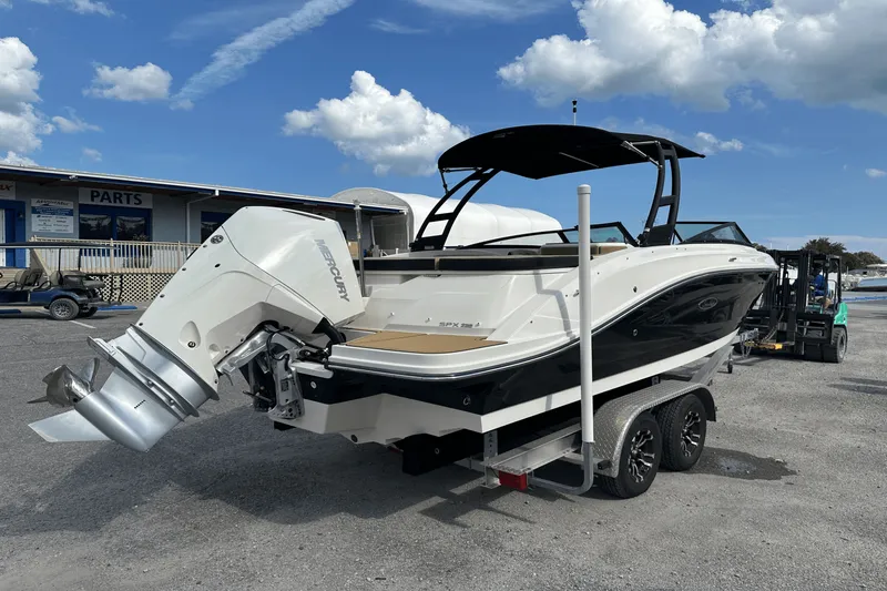 Slide: The Image of Sea Ray 230 SPX-OB 2022 - 3