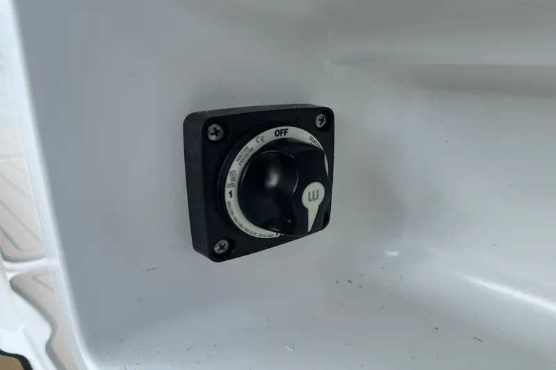 Slide: The Image of Sea Ray 230 SPX-OB 2022 - 33