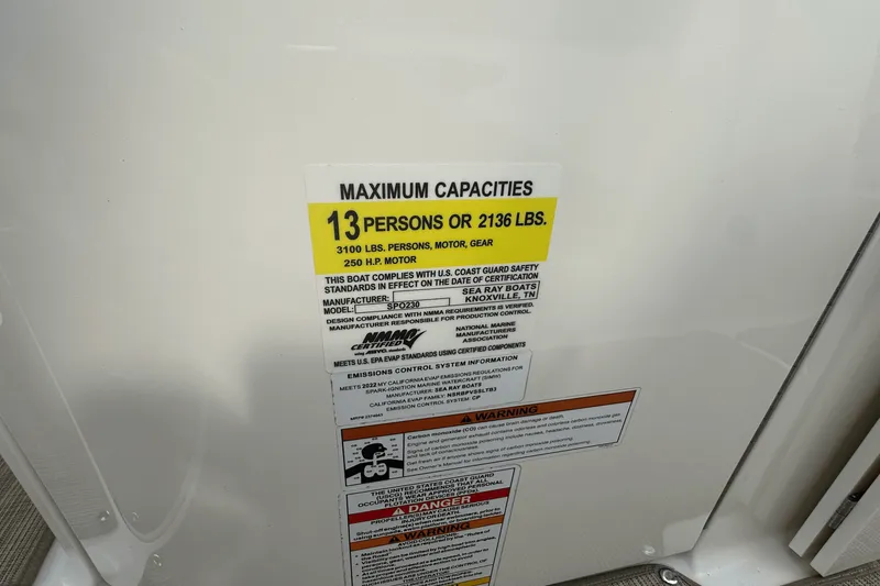 Slide: The Image of Sea Ray 230 SPX-OB 2022 - 36