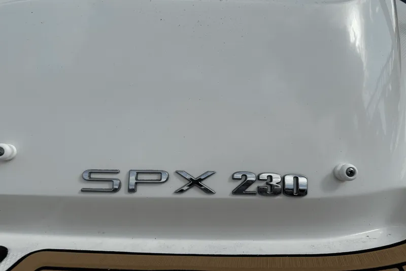 Slide: The Image of Sea Ray 230 SPX-OB 2022 - 37