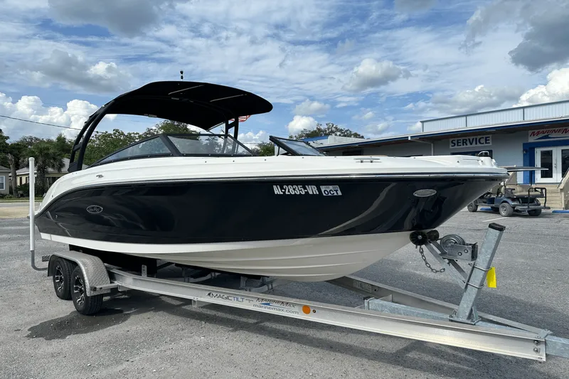 Slide: The Image of Sea Ray 230 SPX-OB 2022 - 4