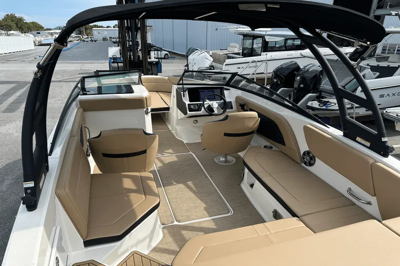 Slide: The Image of Sea Ray 230 SPX-OB 2022 - 7