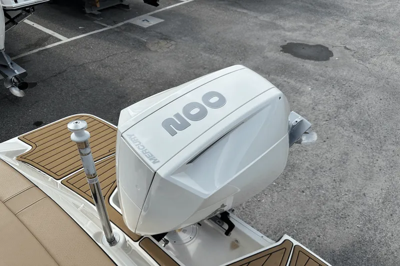 Slide: The Image of Sea Ray 230 SPX-OB 2022 - 9