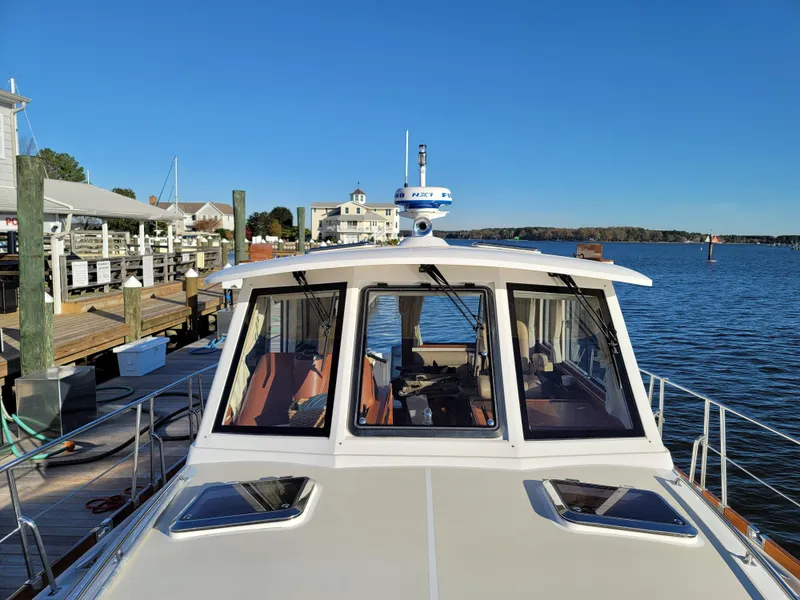 Slide: The Image of Grand Banks 39 Eastbay SX 2006 - 18