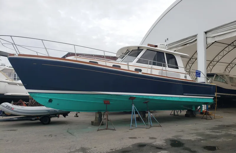 Slide: The Image of Grand Banks 39 Eastbay SX 2006 - 2