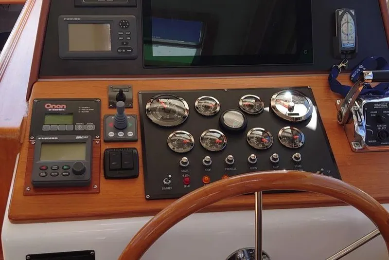 Slide: The Image of Grand Banks 39 Eastbay SX 2006 - 22