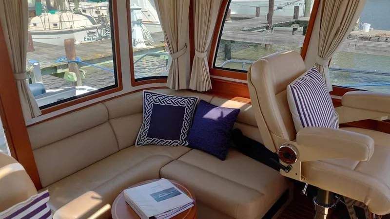 Slide: The Image of Grand Banks 39 Eastbay SX 2006 - 24