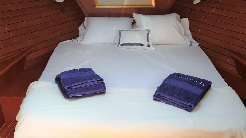 Slide: The Image of Grand Banks 39 Eastbay SX 2006 - 41