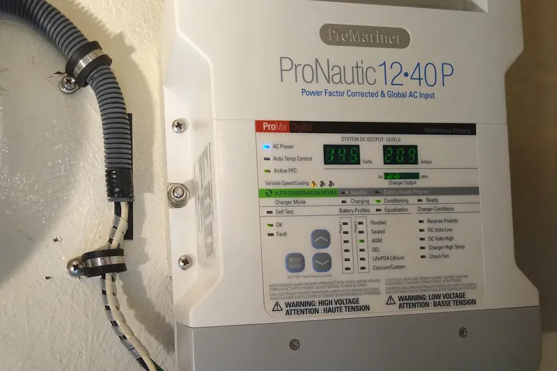 Slide: The Image of Grand Banks 39 Eastbay SX 2006 - 45