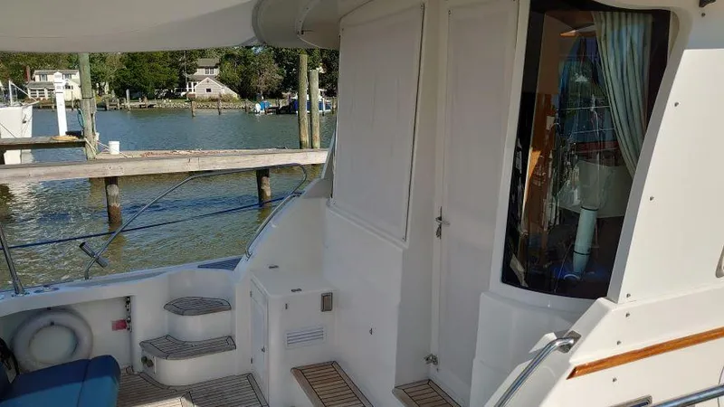 Slide: The Image of Grand Banks 39 Eastbay SX 2006 - 7