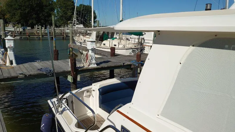 Slide: The Image of Grand Banks 39 Eastbay SX 2006 - 8