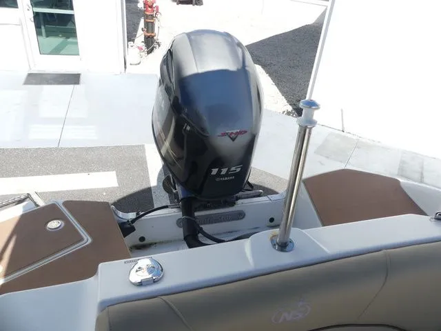 Slide: The Image of NauticStar 203 SC 2019 - 4