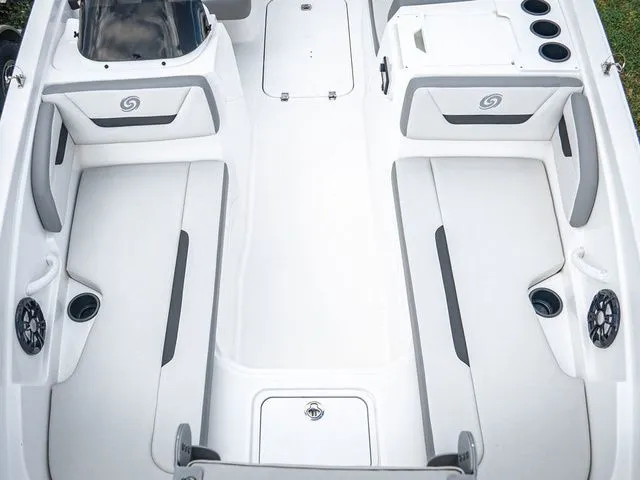 Slide: The Image of Hurricane SunDeck Sport 205 OB 2022 - 10