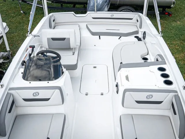 Slide: The Image of Hurricane SunDeck Sport 205 OB 2022 - 11