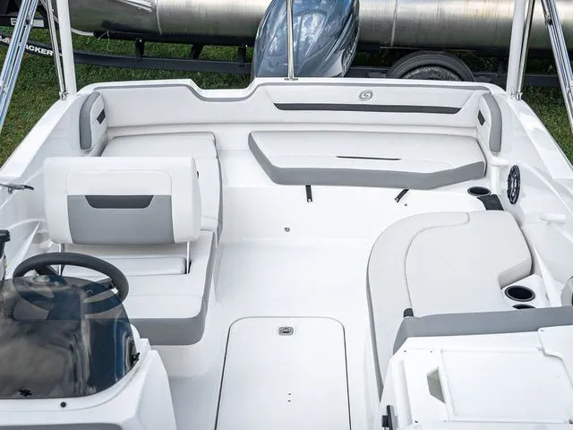 Slide: The Image of Hurricane SunDeck Sport 205 OB 2022 - 12