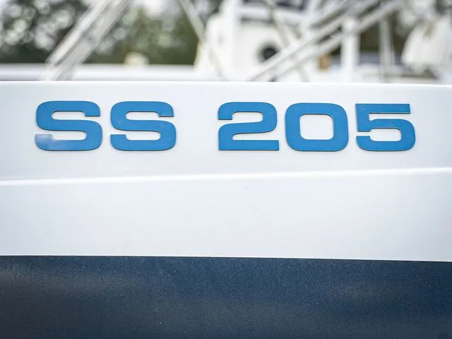 Slide: The Image of Hurricane SunDeck Sport 205 OB 2022 - 13