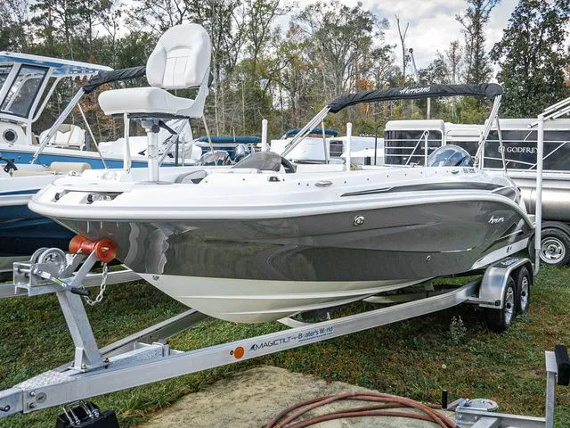 Slide: The Image of Hurricane SunDeck Sport 205 OB 2022 - 2