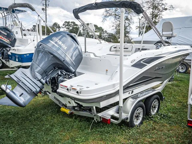 Slide: The Image of Hurricane SunDeck Sport 205 OB 2022 - 4
