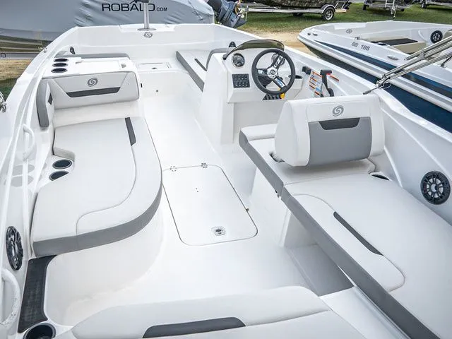 Slide: The Image of Hurricane SunDeck Sport 205 OB 2022 - 5
