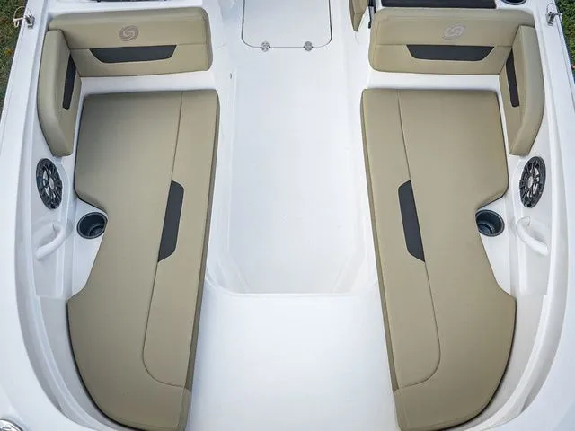 Slide: The Image of Hurricane SunDeck Sport 185 OB 2022 - 10