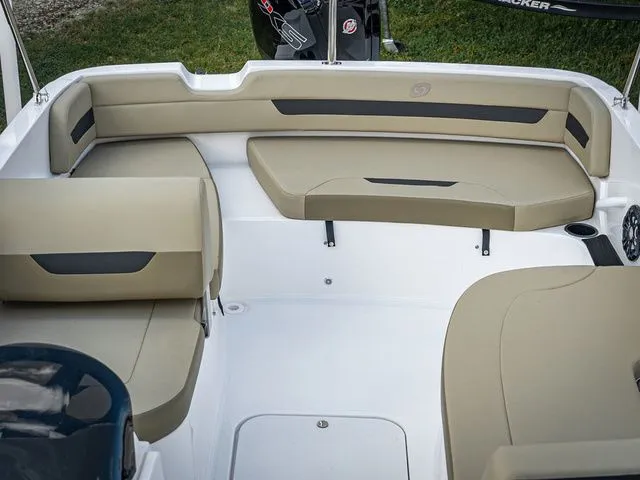 Slide: The Image of Hurricane SunDeck Sport 185 OB 2022 - 12