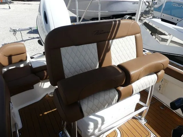 Slide: The Image of Pioneer ISLANDER 202 2022 - 10