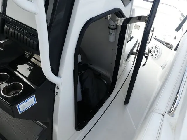 Slide: The Image of Blackfin 272 CC 2022 - 17