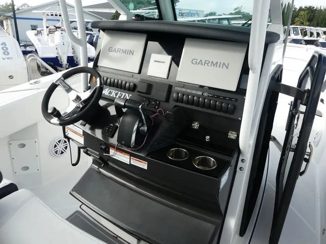 Slide: The Image of Blackfin 272 CC 2022 - 7