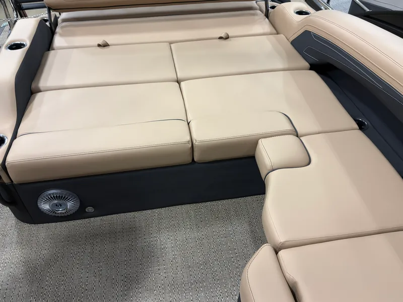 Slide: The Image of Barletta Cabrio 22 U 2026 - 20