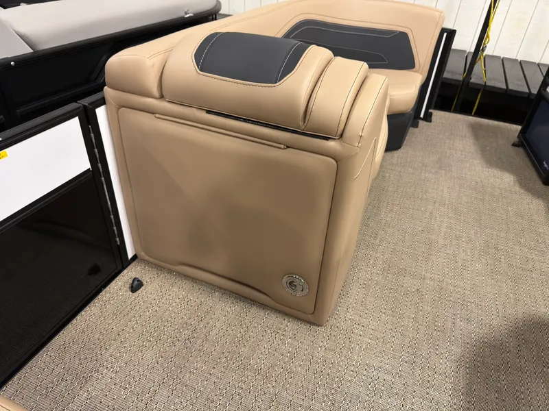 Slide: The Image of Barletta Cabrio 22 U 2026 - 9