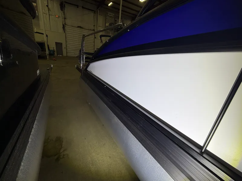 Slide: The Image of Barletta Cabrio 22 U 2026 - 4