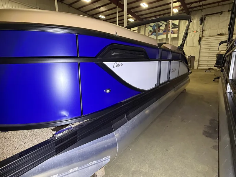 Slide: The Image of Barletta Cabrio 22 U 2026 - 13