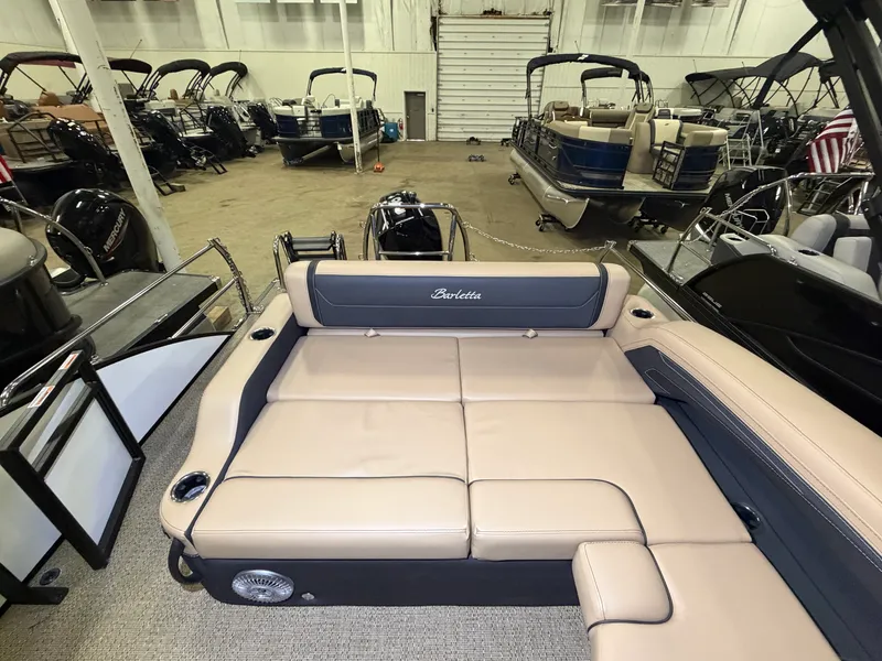 Slide: The Image of Barletta Cabrio 22 U 2026 - 32