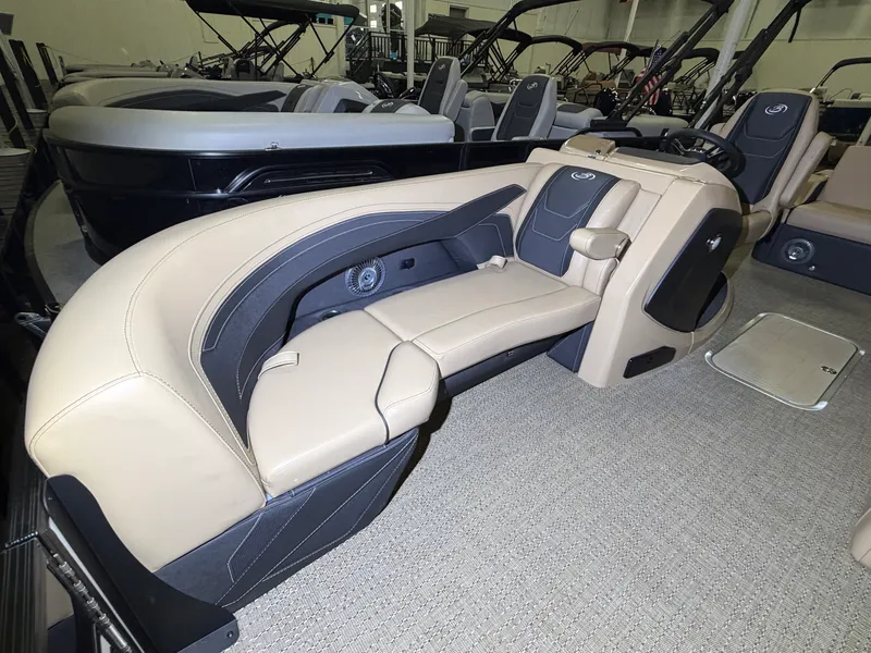 Slide: The Image of Barletta Cabrio 22 U 2026 - 15