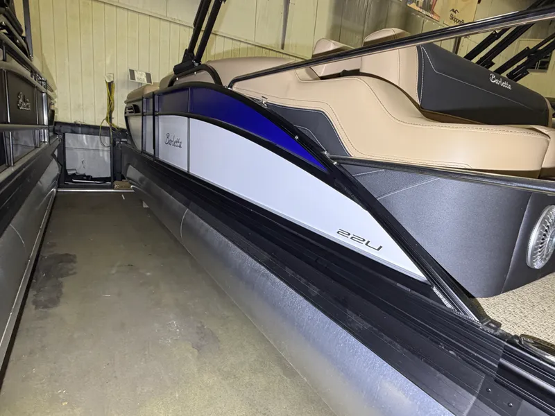 Slide: The Image of Barletta Cabrio 22 U 2026 - 8