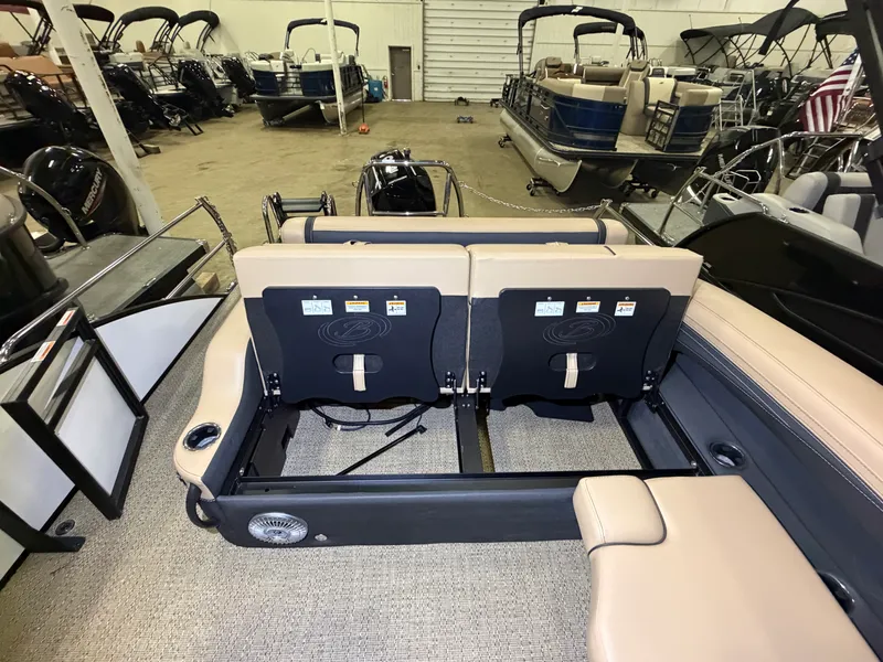 Slide: The Image of Barletta Cabrio 22 U 2026 - 31