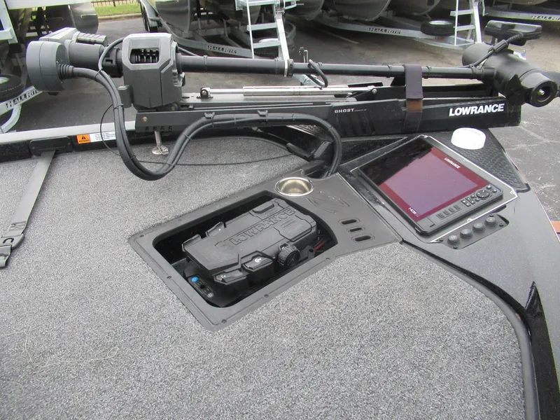 Slide: The Image of 2023 Ranger Z518 boat deck with Lowrance electronics and trolling motor. - 3