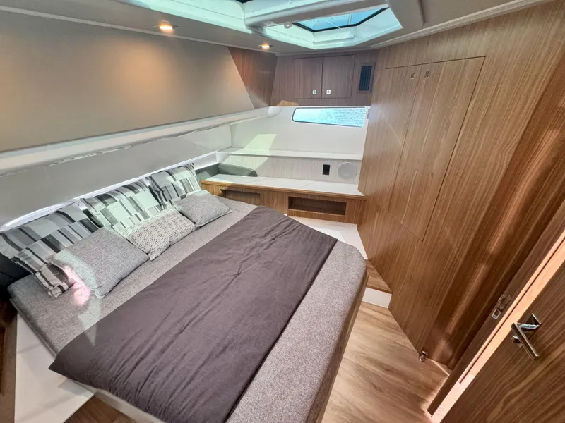 Slide: The Image of Cruisers Yachts 50 GLS 2025 - 86