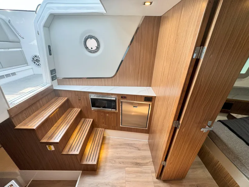 Slide: The Image of Cruisers Yachts 50 GLS 2025 - 90