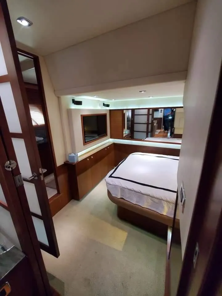 Slide: The Image of Luxurious 2012 Sea Ray 540 Sundancer yacht bedroom interior with modern design. - 39