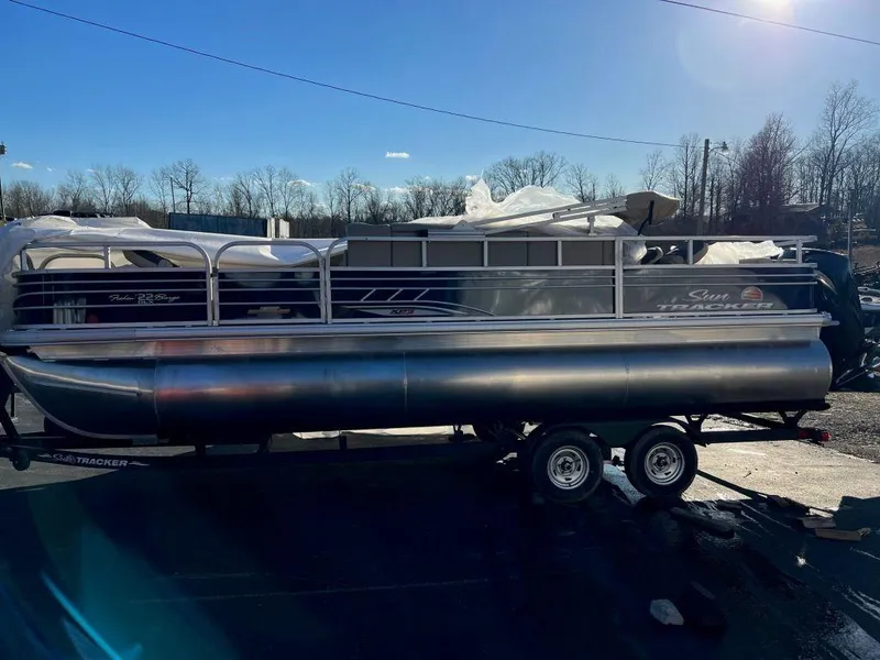 Slide: The Image of 2023 Sun Tracker FISHIN' BARGE® 22 XP3 pontoon boat on a trailer. - 3