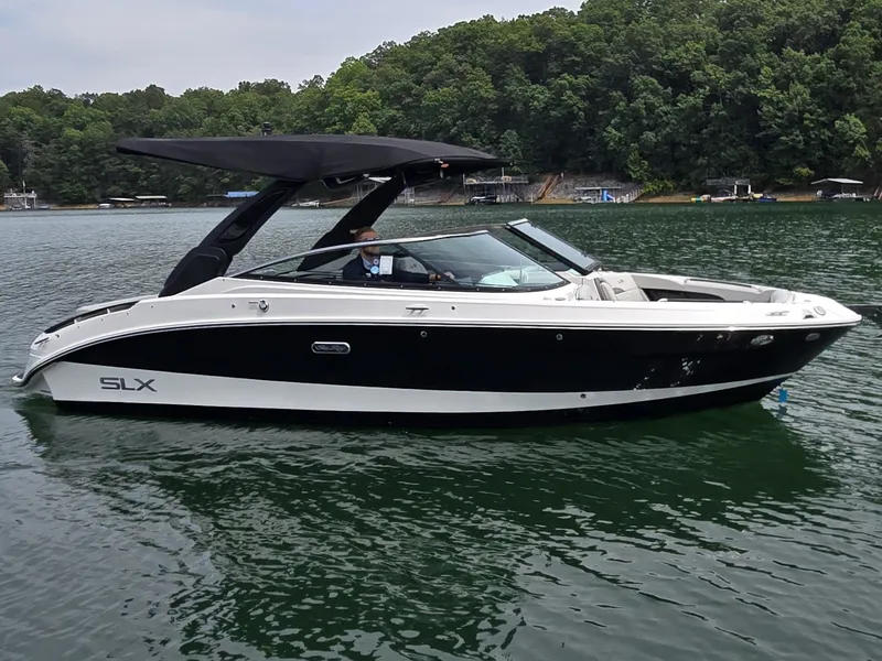 Slide: The Image of Sea Ray SLX 260 Surf 2025 - 30