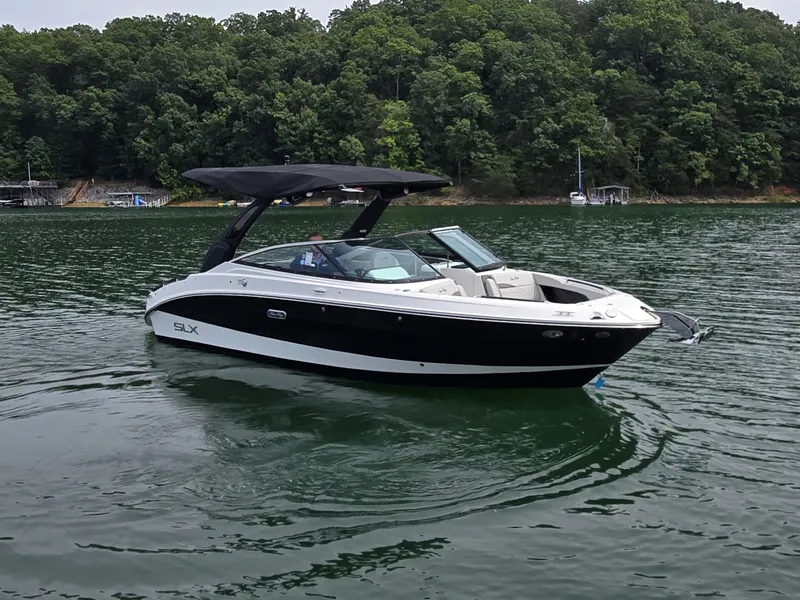 Slide: The Image of Sea Ray SLX 260 Surf 2025 - 3