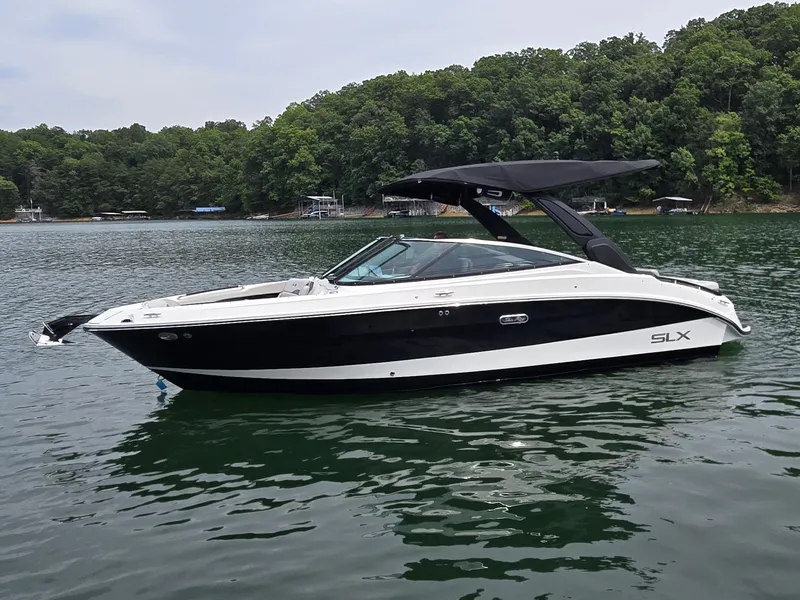 Slide: The Image of Sea Ray SLX 260 Surf 2025 - 28