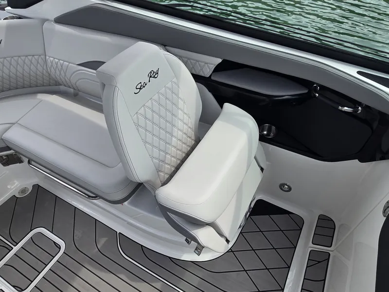 Slide: The Image of Sea Ray SLX 260 Surf 2025 - 12