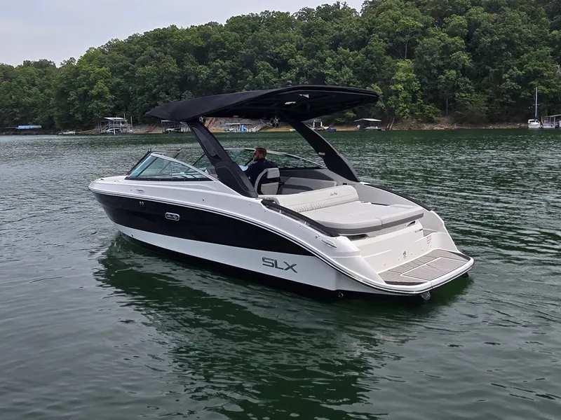 Slide: The Image of Sea Ray SLX 260 Surf 2025 - 29