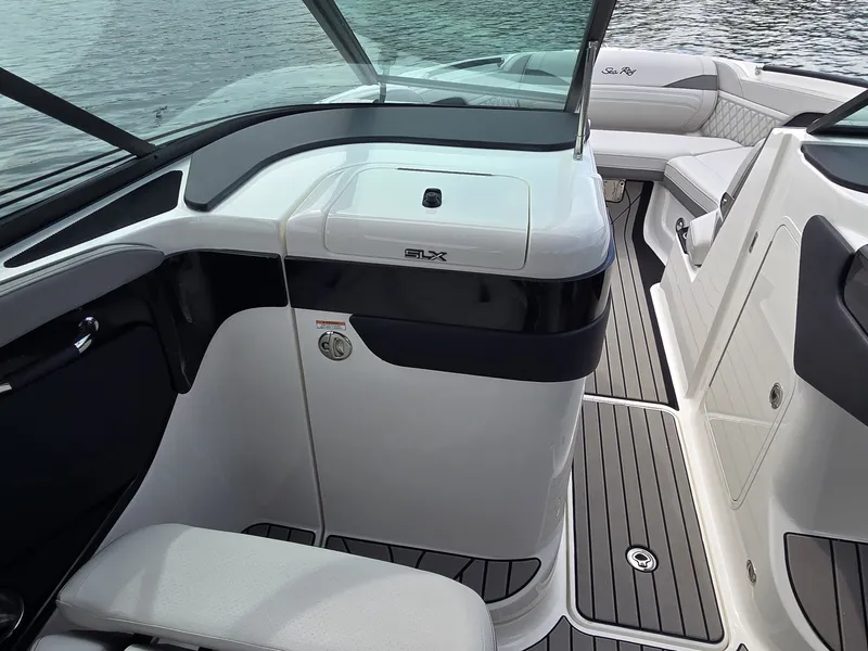 Slide: The Image of Sea Ray SLX 260 Surf 2025 - 19